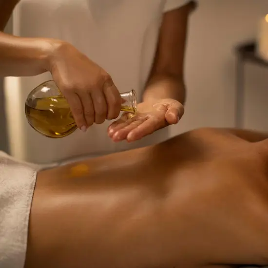 นวดอโรมา (Aromatherapy Massage)