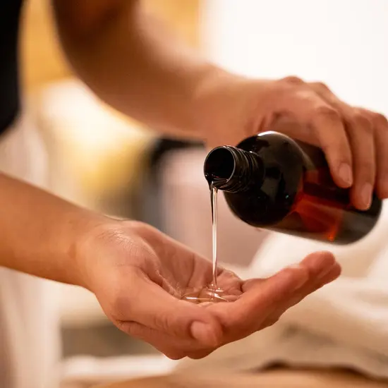 นวดน้ำมันมะพร้าว (Virgin Coconut Oil Massage)