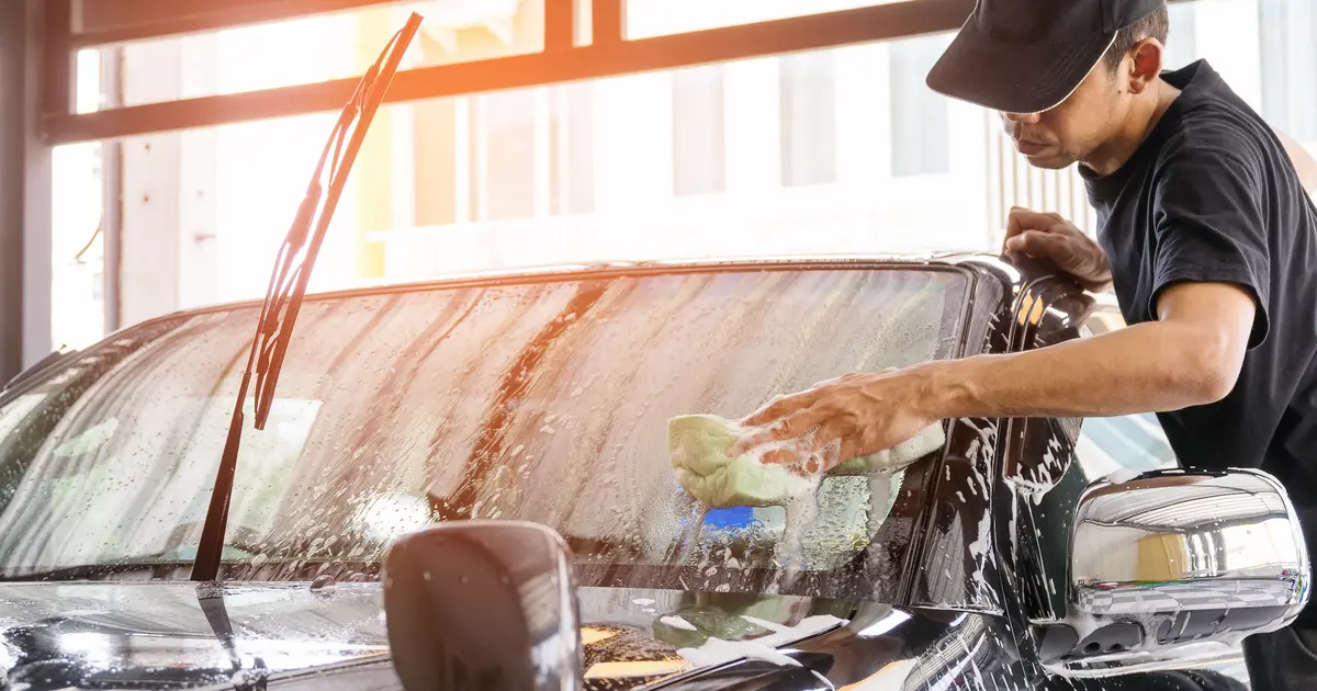 ข้อควรรู้ก่อนล้างรถ เคล็ดลับดูแลสีรถให้เงางามเหมือนใหม่