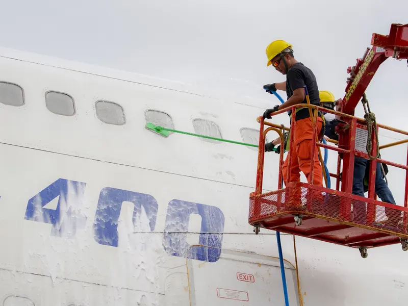 ล้างทำความสะอาดเครื่องบิน