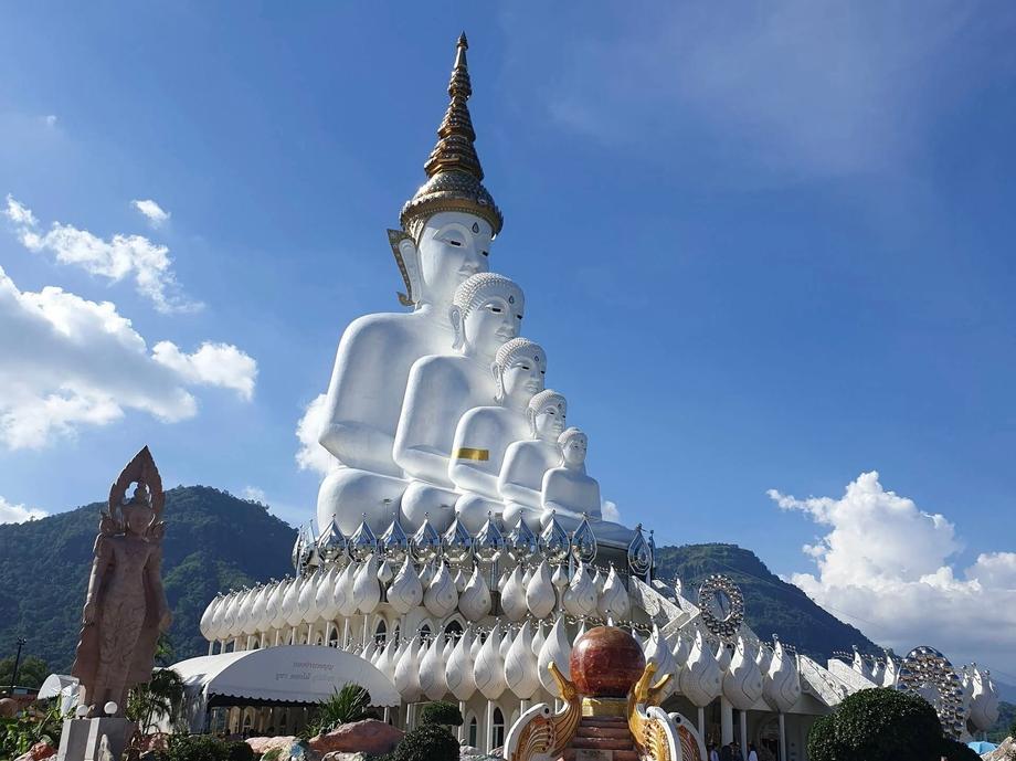 วัดพระธาตุผาซ่อนแก้ว