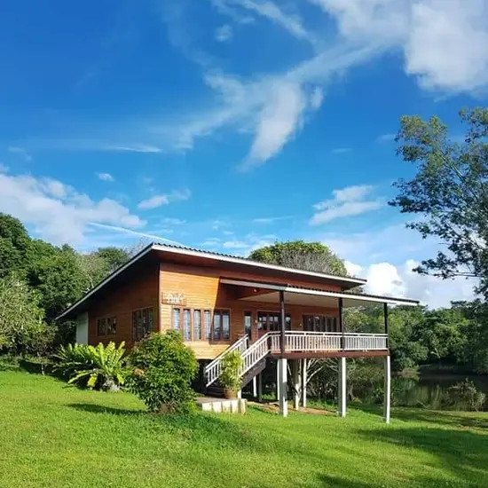 บ้านริมน้ำ 4 ท่าน