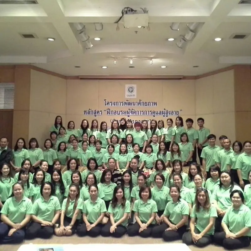 เส้อโปโลสีเขียวอ่อนพร้อมปักอกซ้าย